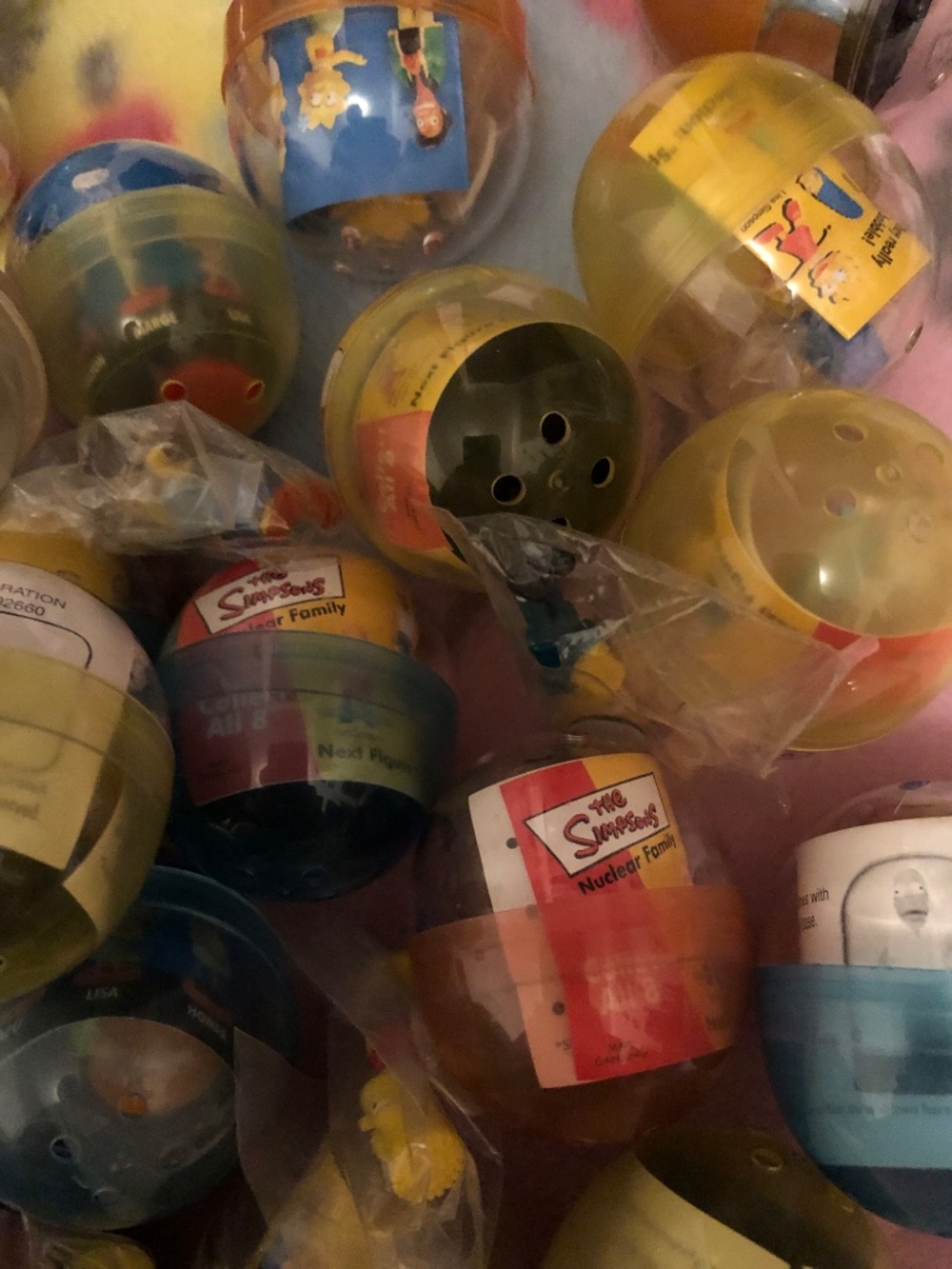 75 approximately SiMpSoNs vending machine toys - Picture 5 of 13